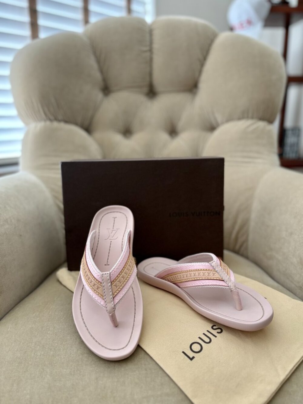 NEW Auth. LOUIS VUITTON Women's Rubber LV Logo Flip Flop Slides RETIRED... - Picture 3 of 8